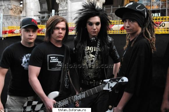 ji asta mi place molt:d :dinti:  :dinti:  :dinti:  :dinti: uh uh c skumpi sont galerie tokio hotel