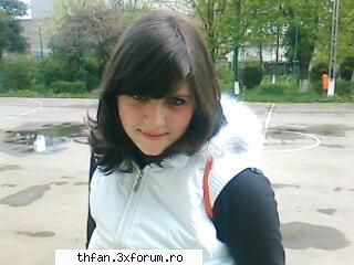 Copchil curentat la copacu` electric O_o - yoy..:-S sa nu faceti stop cardiac:-S - Pictures