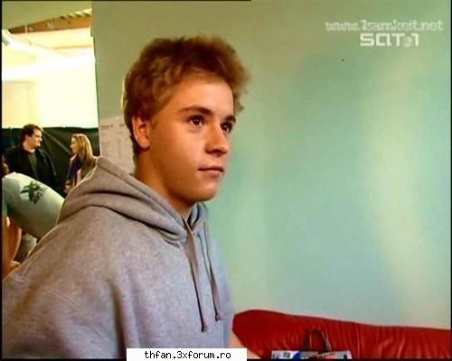 Fosta prietena - pe mn ...i am available - Gustav