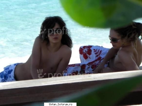 Gemenii in vacanta! - Heya! am gasit niste img q Bill si Tom din - Bill