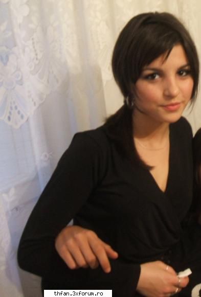 Prieteni sau dusmani[+18,nu mereu] - Nicolle din fic... e o persoana.. reala..xD - Fan-fictions
