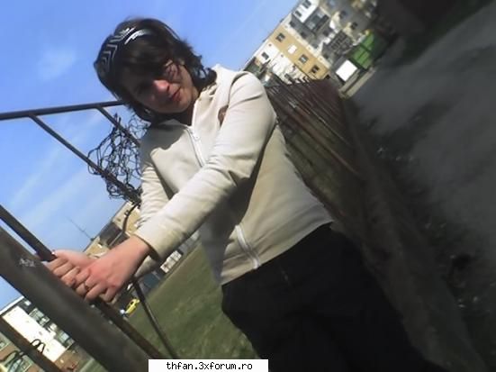 Symo_tomTH - lol !! era o fata so aplekt jos sa nu iasa in poza - Pictures