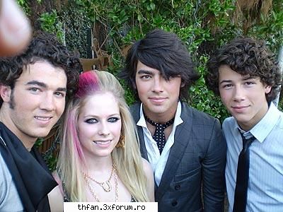 The Jonas Brothers - ei cu avril.. luv jonas brothers.. luv avril - Alte formatii