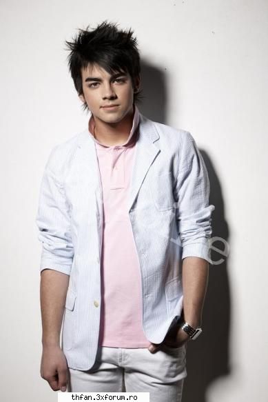 The Jonas Brothers - Joe e nevasta'miu . :)> E asa hawt . Grrr - Alte formatii