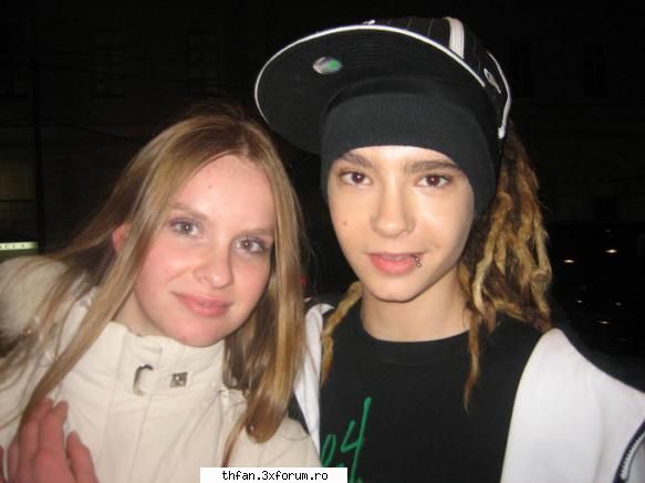 Tom si fane.... - OMG....aia zici ca e primitiva... nush de ce da' - Tom