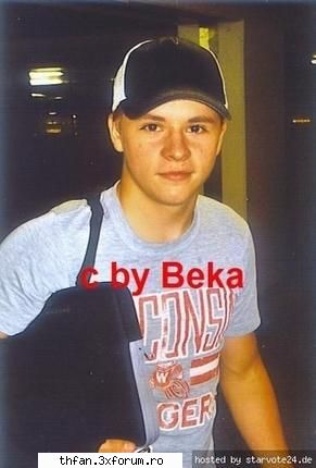 bill georg si gustav s-au apukat de fumat !!! - cred ca observati pachetul de tigari din mana - Tokio Hotel