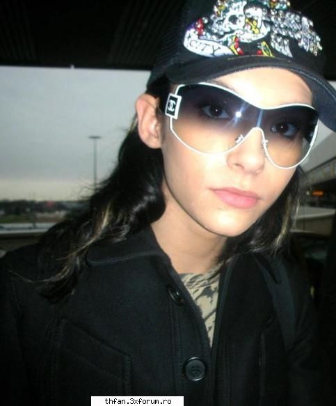bill georg si gustav s-au apukat de fumat !!! - dar de gustav si georg nu stiam - Tokio Hotel