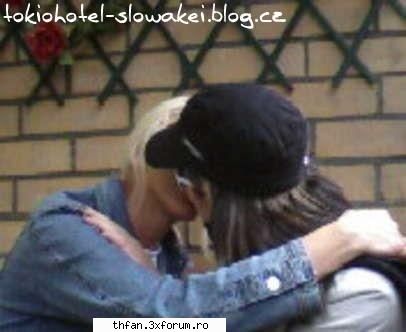 bill se saruta q...unu :-o - deci mie mi se pare k e baiat shi sunt sigura k - Bill