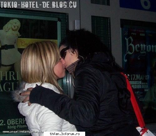 bill se saruta q...unu :-o - mai am shi yo o poza in care "bill" se pupa cu - Bill