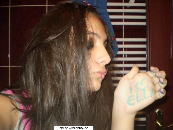eu..:-&.. - la poza anterioara eram cu suzeta=)) - Pictures