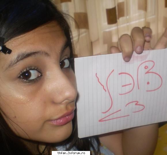 eu..:-&.. - in poza..anterioara.... puteti..vedea dk imi sta - Pictures