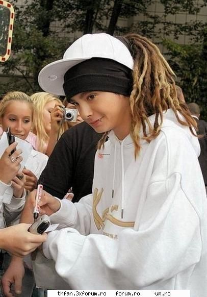 fun with tom - T -ma tu cu autograful tau nu vezi ce cur are - Tom