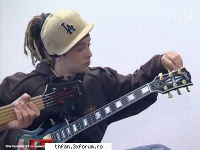 fun with tom - T: Utilizarile chitarii sunt... aaaa... sunt - Tom