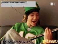 fun with tom - tom vaz c face dak apas aici? moama c chitara - Tom