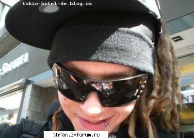 fun with tom - T : care indrazneste sa se puna q mine???h???aud? - Tom