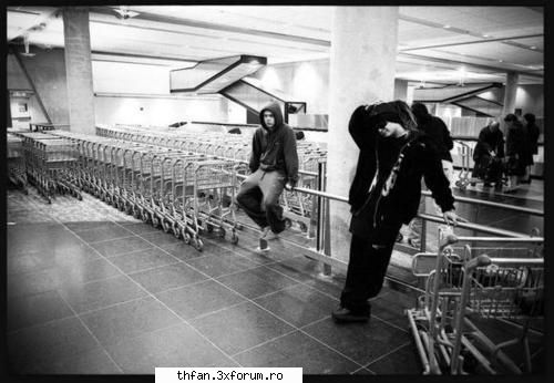 galerie georg - Georg in blugi largi - Georg