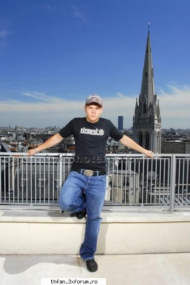 galerie gustav - Upsyy Am pus Georg.. era langa poza.. Si aia e - Gustav