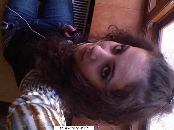 just me, a curly girl - daps stau la casa(momentan in reparatii) nush cat - Pictures