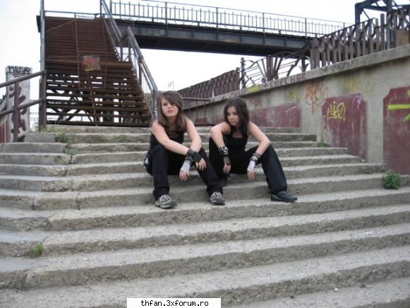 me...:-&.....:-&....:-& - me with a friend ;) - Pictures
