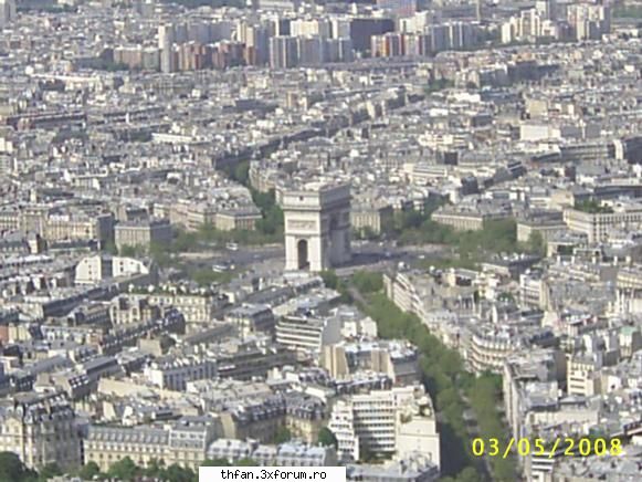meeee.....Here's andra [andrk22] - alta poza q privelishtea din turnu' eiffel - Pictures