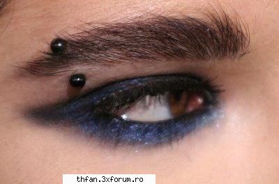 piercing nou - si-a schimbat piercindul din spranceana e fain si - Bill