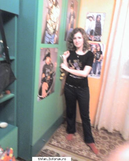 va rog yo sa nu va speriatzi =)) ...yo catty :)) - p drequ acu va pun poze ...asta e dulapul meu - Pictures