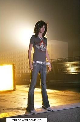 versul preferat de la Tokio Hotel... - Don't let memories go Of me and you The world is - Tokio Hotel