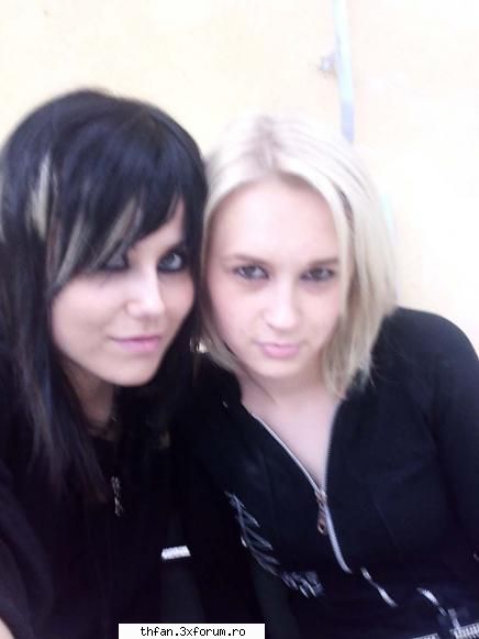 sa mai caut poze :d
eu cu renatte  :nebun:  mea:d dupa tom